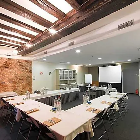 Hotell Budget By River Gent