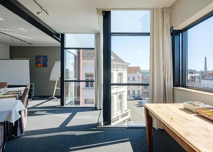 Hotel Budget By River Gent