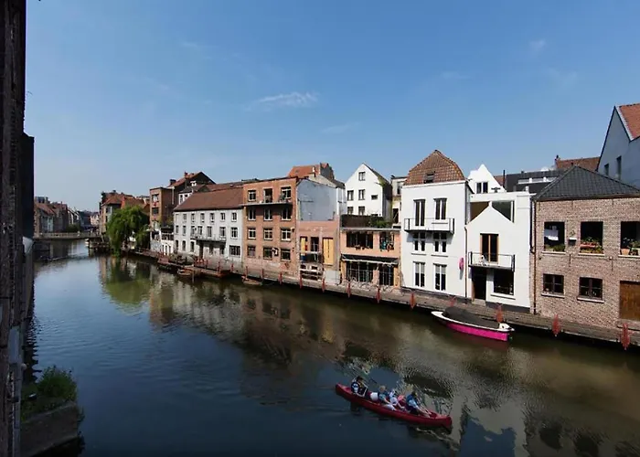 Hotel Budget By River Gent
